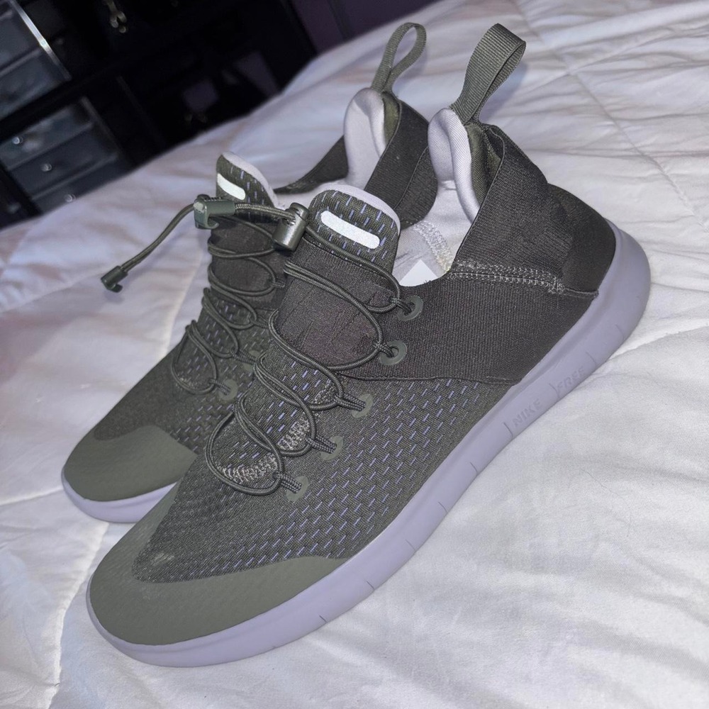 Women's Nike Free Run 5.0 olive green running sneakers